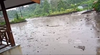 Banjir Bandang Terjang Komplek Gunung Mas Puncak Bogor - Jurnalwarga.id